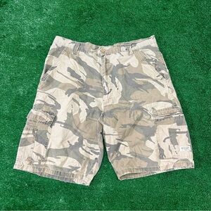 Wrangler Men's Tan and Gray Cargo Shorts